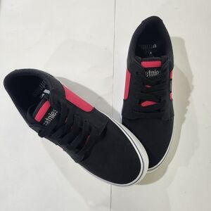 Etnies Red And Black Unisex Shoes  SZ. 4.5 MSPR $39.99 New